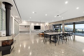 Striking Luxury Home With Garden & BBQ