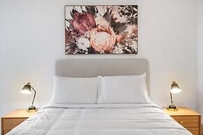 Stylish Two-bed Retreat in Central Melbourne