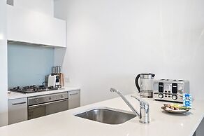 Stylish Two-bed Retreat in Central Melbourne