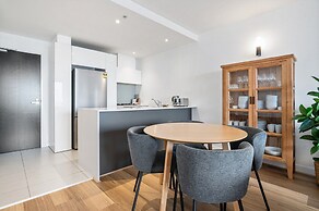 Stylish Two-bed Retreat in Central Melbourne