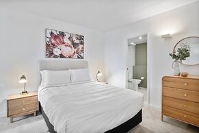 Stylish Two-bed Retreat in Central Melbourne