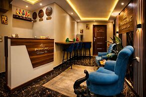 Pharaonic Pyramids Inn