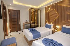Pharaonic Pyramids Inn