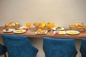 Pharaonic Pyramids Inn
