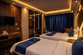 Pharaonic Pyramids Inn