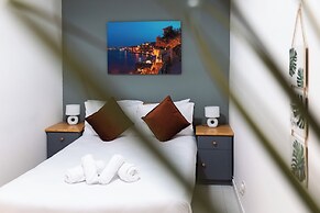 Santorini Court
