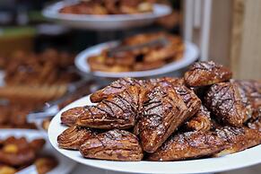 Barkat Hotel & Conferences