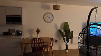 Charming Cozy One-bedroom Apartment