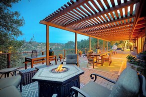 3046 Skycrest Drive