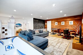 3046 Skycrest Drive
