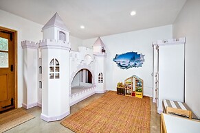 3046 Skycrest Drive