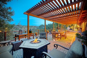 3046 Skycrest Drive