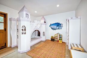 3046 Skycrest Drive