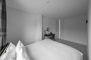 THE VELLMORE