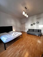 Pleasant 2BR Apt Near U6 Schöpfwerk