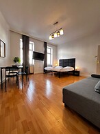Pleasant 2BR Apt Near U6 Schöpfwerk