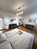 Pleasant 2BR Apt Near U6 Schöpfwerk
