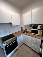 Pleasant 2BR Apt Near U6 Schöpfwerk
