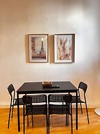 Pleasant 2BR Apt Near U6 Schöpfwerk