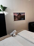 Pleasant 2BR Apt Near U6 Schöpfwerk