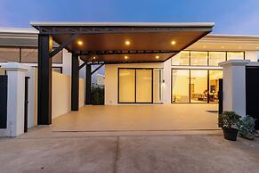New 4BR Pool Villa Modern Oasis V283
