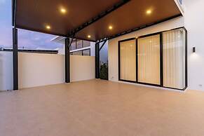 New 4BR Pool Villa Modern Oasis V283