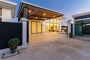 New 4BR Pool Villa Modern Oasis V283