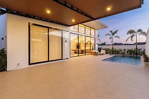 New 4BR Pool Villa Modern Oasis V283