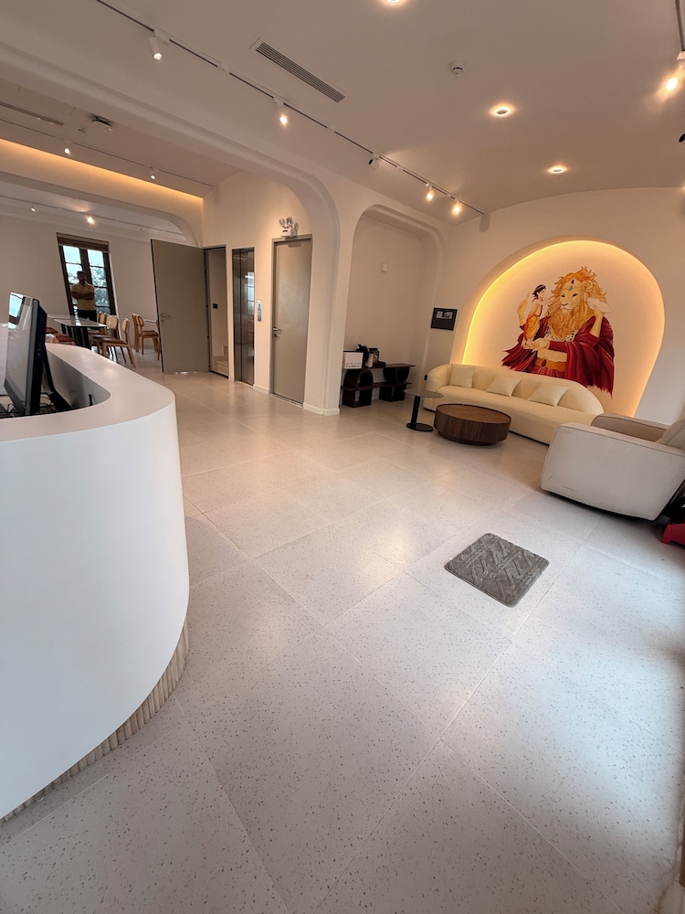 Maharaja Lounge & Hotels