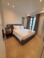 Maharaja Lounge & Hotels