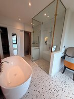 Maharaja Lounge & Hotels