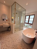 Maharaja Lounge & Hotels