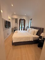 Maharaja Lounge & Hotels