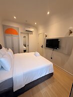Maharaja Lounge & Hotels