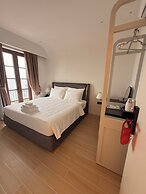 Maharaja Lounge & Hotels