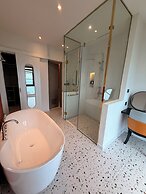 Maharaja Lounge & Hotels