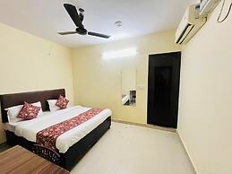 Roomshala Hotel Crown