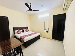 Roomshala Hotel Crown