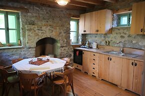 Menekse Evi
