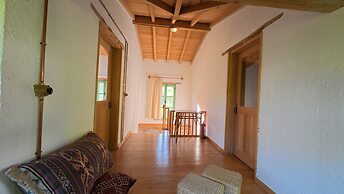Menekse Evi