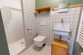 Joivy Pleasant 1-bed Flat w/ Shared Courtyard