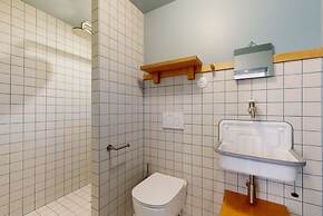 Joivy Pleasant 1-bed Flat w/ Shared Courtyard