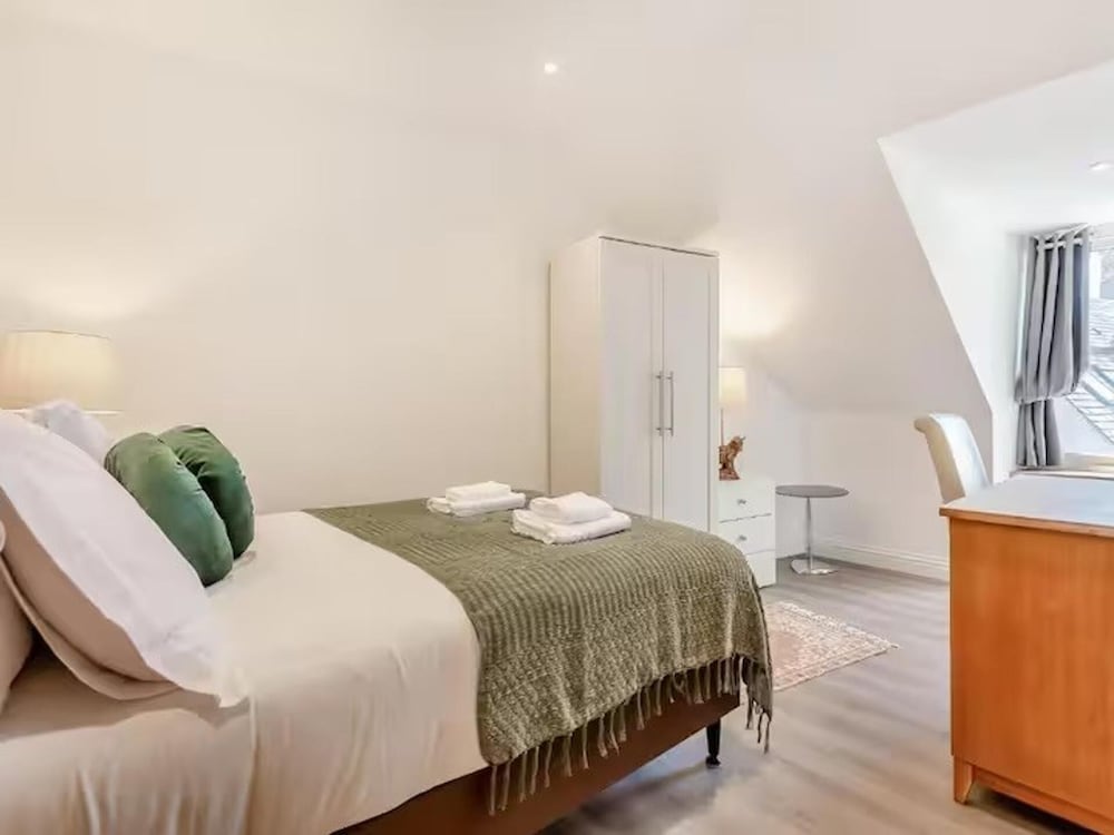 Family - Central - Wifi - Parking - Sleeps 4