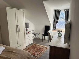 Family - Central - Wifi - Parking - Sleeps 4