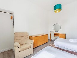 Family - Central - Parking - Wifi - Sleeps 4