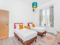 Family - Central - Parking - Wifi - Sleeps 4