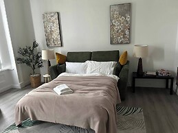 Family - Central - Parking - Wifi - Sleeps 4