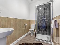 Family - Central - Parking - Wifi - Sleeps 4