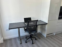 Family - Central - Parking - Wifi - Sleeps 4