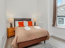 Family - Central - Parking - Wifi - Sleeps 4